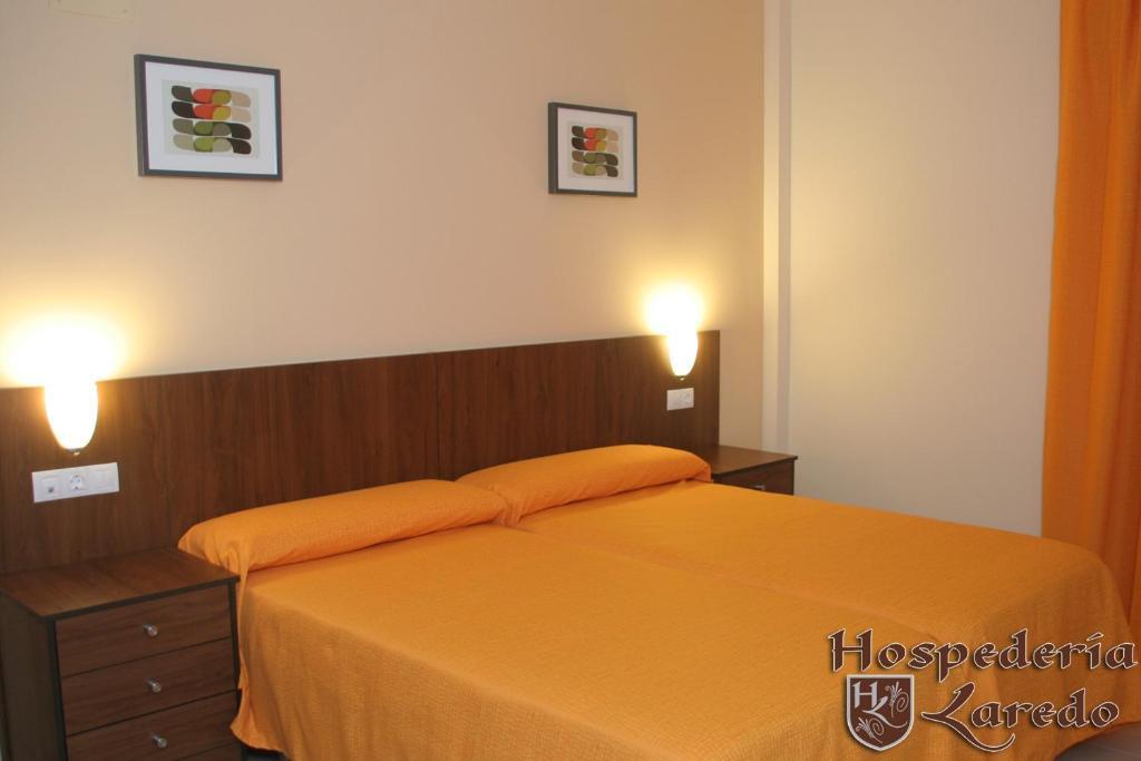 Hospederia Laredo Hotel La Carlota Bilik gambar