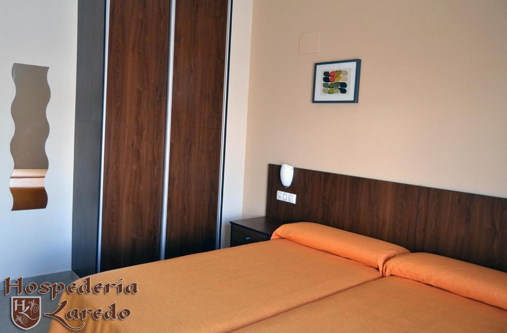 Hospederia Laredo Hotel La Carlota Bilik gambar